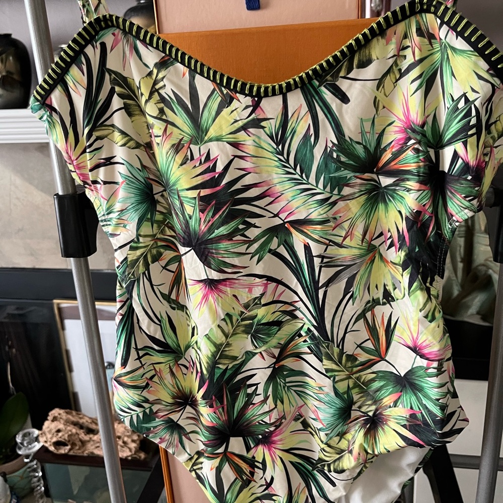 Lucky Brand Coastal Tropical Print One-Piece Swimsuit‎ - Picture 7 of 10